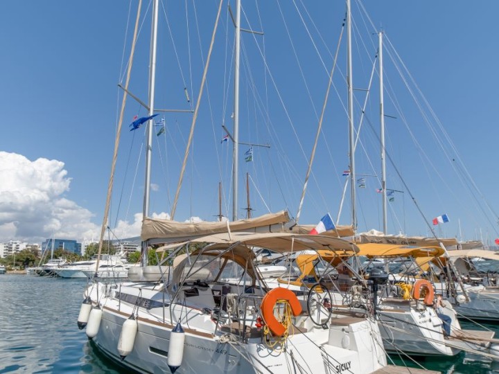 Louez un Jeanneau Sun Odyssey 449 à Álimos