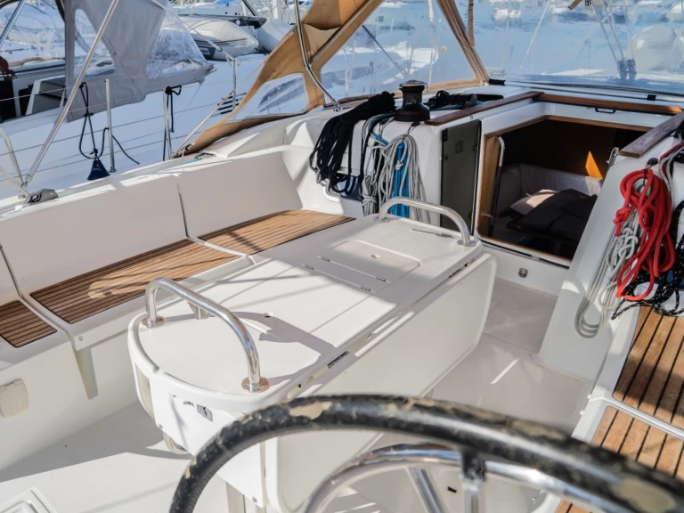 Louer Voilier avec ou sans skipper Jeanneau à Álimos