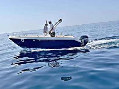 Noleggiare una Lazzari 565 a Andrano