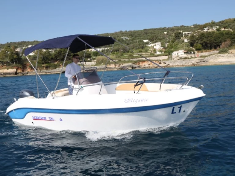 Location bateau Marina di Andrano pas cher Albatross 585