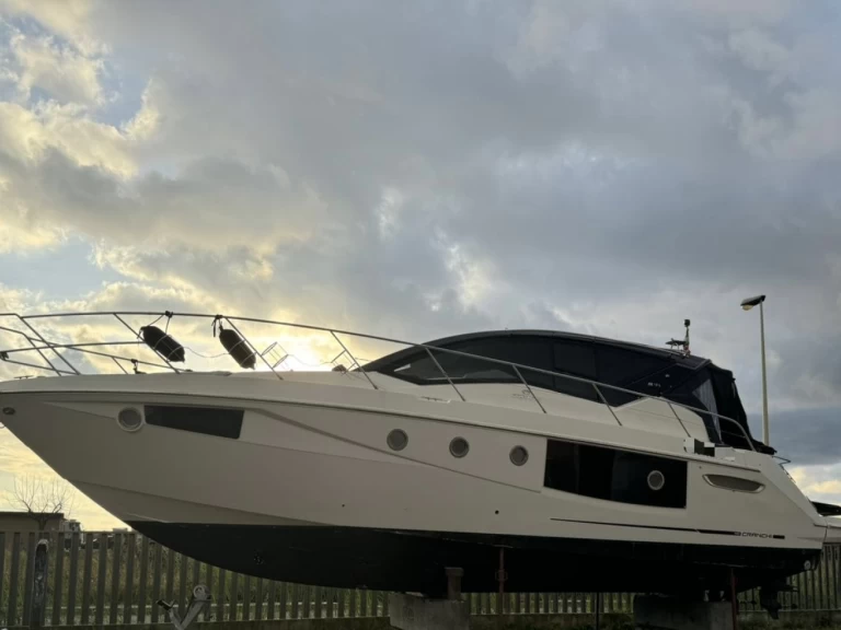 Location Bateau à moteur Cranchi avec permis