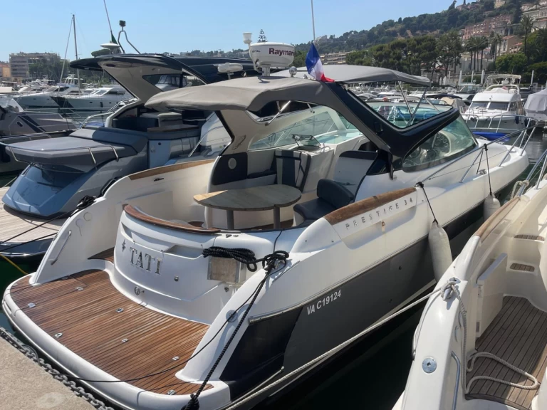 Louez un Jeanneau Prestige 34 Open à Beaulieu-sur-Mer