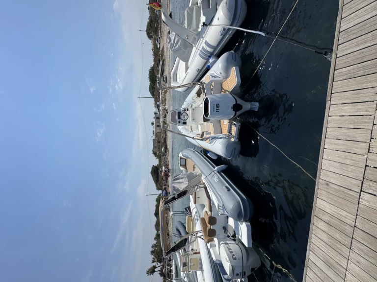 Semi-rigide à louer à Villaggio San Teodoro au meilleur prix