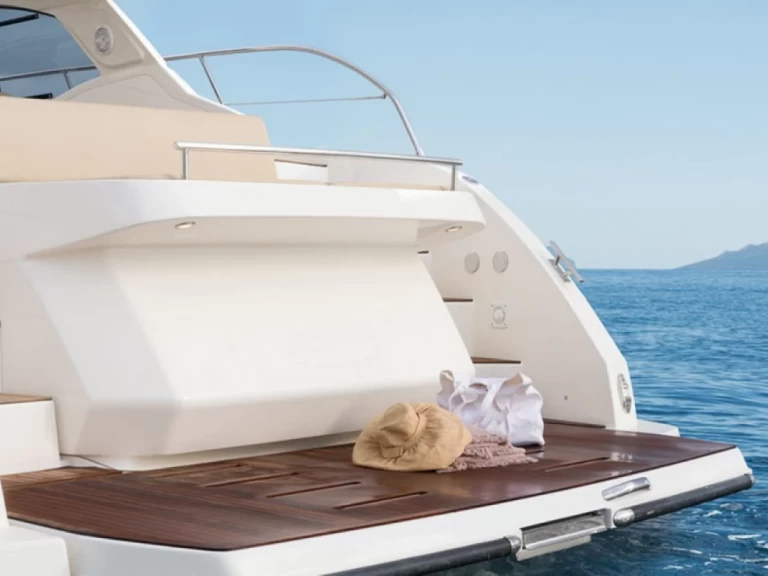 Location Bateau à moteur Azimut avec permis