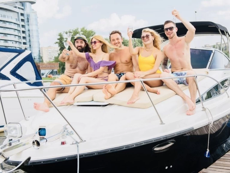 Bayliner Bayliner 285 Cruiser a louer à Vieux Port de Cannes