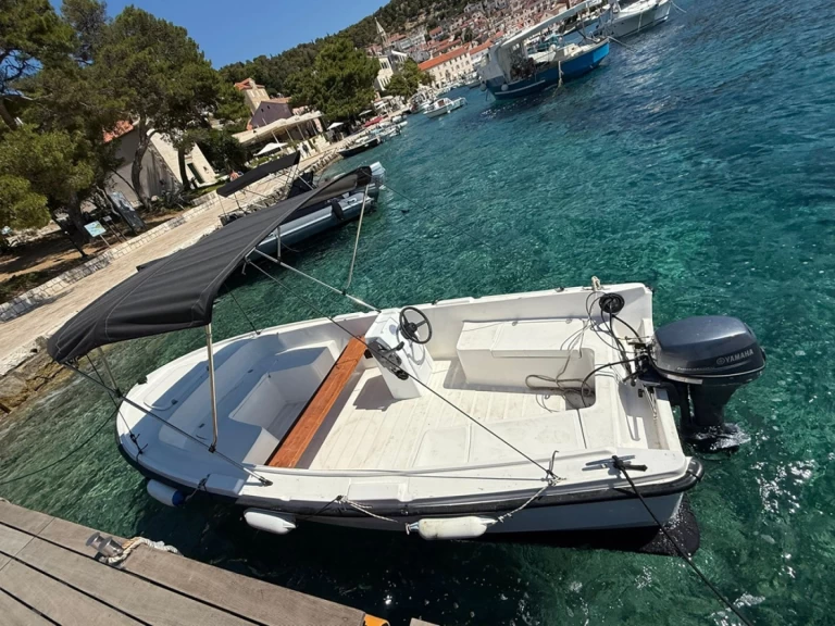 Louez un Adria Adria10 à Hvar