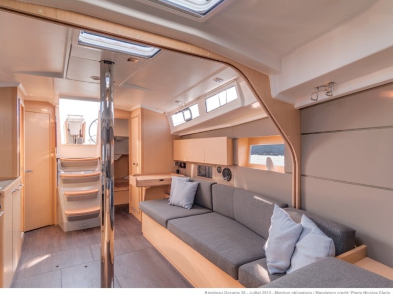 Location bateau Bénéteau Oceanis 38 à Trogir sur Samboat