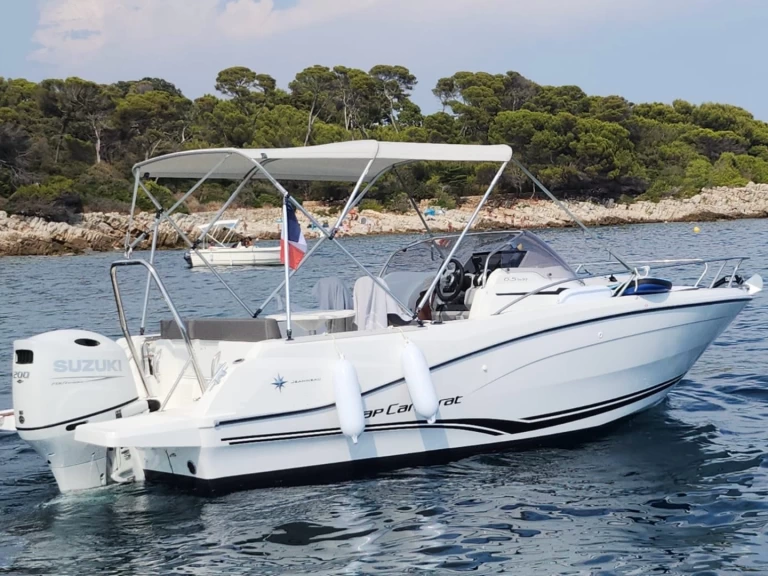 Location bateau Jeanneau Cap Camarat 6.5 WA Serie 3 à Antibes sur Samboat