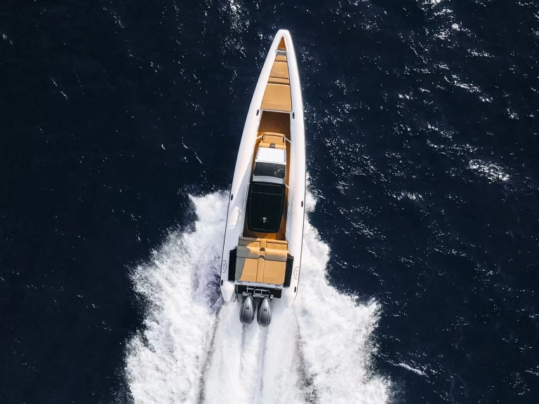 Louer Bateau à moteur avec ou sans skipper ZEN MARINE à Pounta