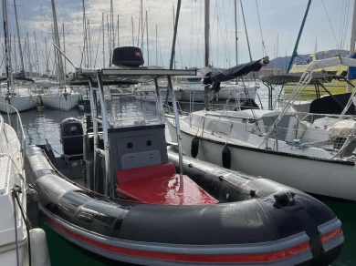 Valiant Karbon 750 sport 6  charter bareboat eller skeppad i Toulon