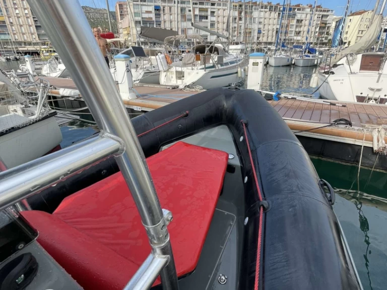 Location bateau Toulon pas cher Karbon 750 sport 6 