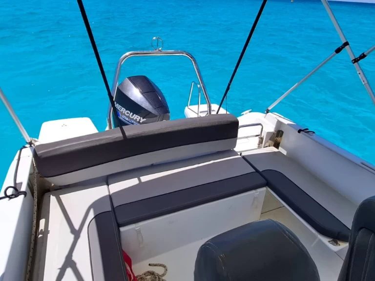 Location bateau Jeanneau Cap Camarat 7.5 CC Serie 2 à Marigot sur Samboat