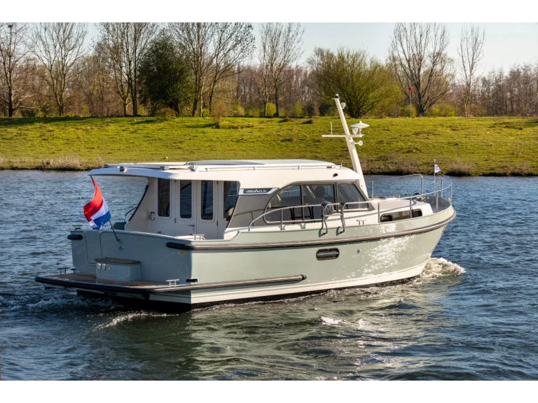 Location Bateau à moteur à Werder (Havel) - Linssen Linssen 30 SL Sedan