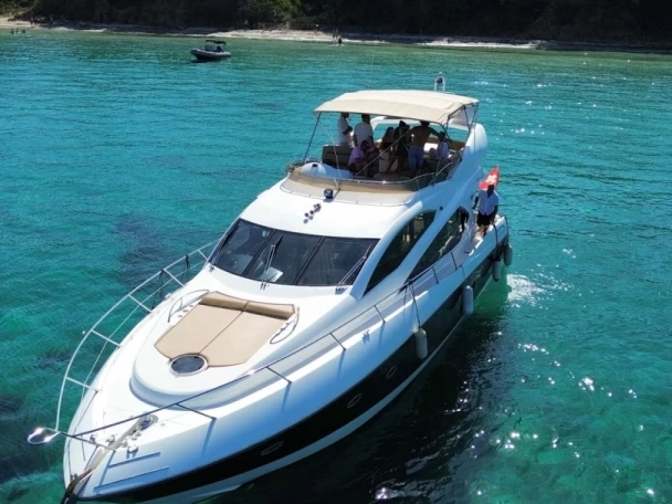 Location Yacht à Port de Hyères (St Pierre) - Sunseeker Manhattan 60