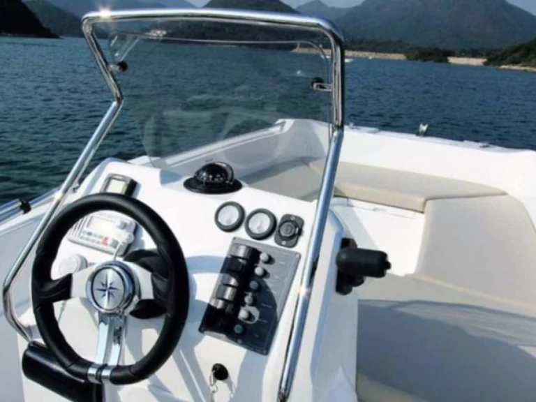 Location Bateau à moteur Boleor avec permis