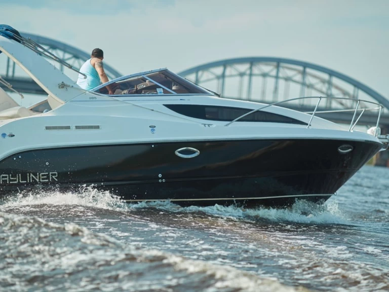 Location bateau Bayliner Bayliner 285 Cruiser à Vieux Port de Cannes sur Samboat