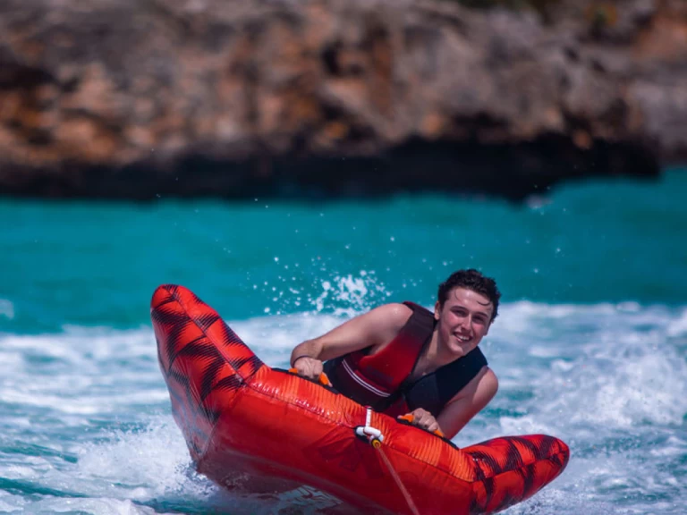 Louer Bateau à moteur avec ou sans skipper Bénéteau à Agay