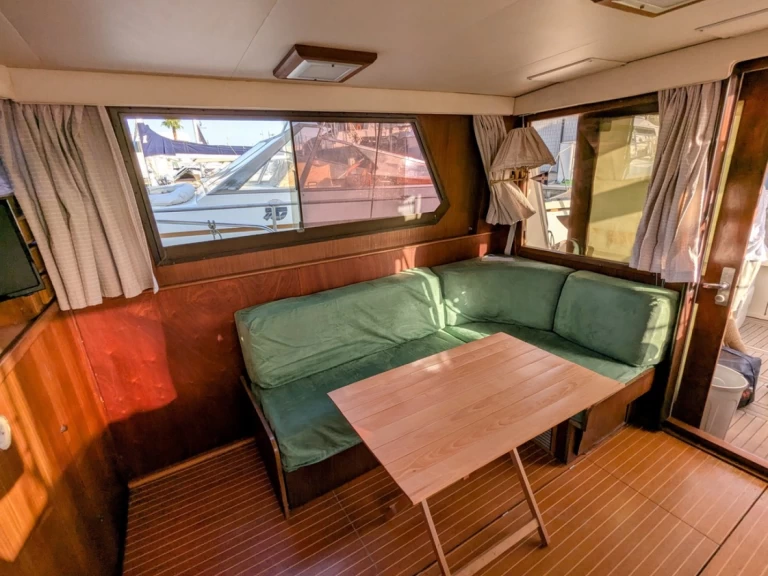 Louez un Hatteras Hatteras 36 Convertible à Salerne