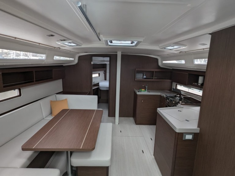 Bénéteau Oceanis 40.1 a louer à Saint-Quay-Portrieux