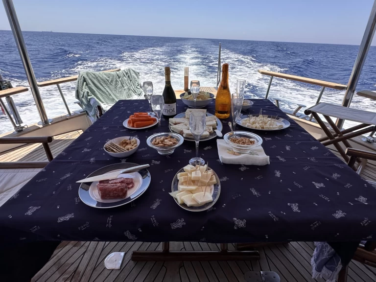 Menorquin-Yachts Menorquin yacht 160 fly  a louer à Marzamemi