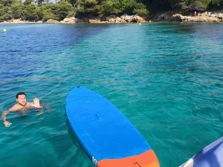 Location bateau Four Winns Sundowner 285 à Cannes sur Samboat