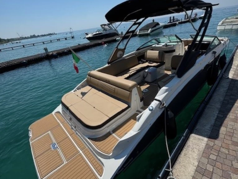 Sea Ray Sea Ray 270 SDX a louer à Bardolino