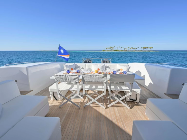 Location bateau Mangusta TOTAL à Hurricane Hole sur Samboat