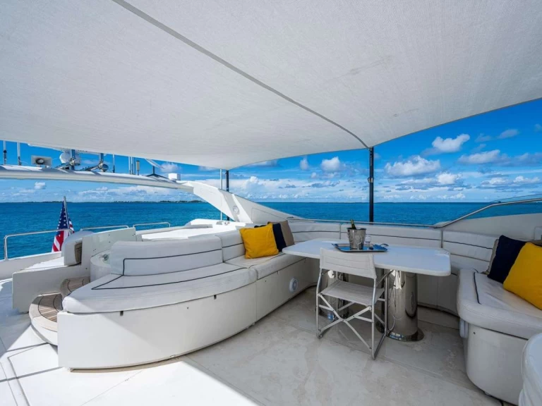 Location Yacht Ferretti avec permis