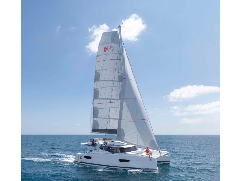 Location bateau Fountaine Pajot Elba 45 S à Cogolin sur Samboat