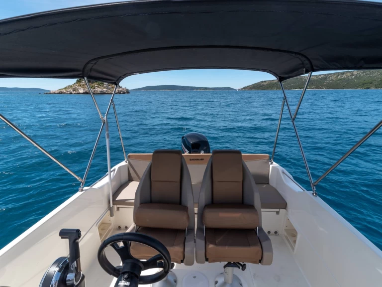 Louez un Quicksilver Activ 675 Open Sport à Split