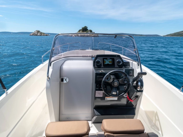 Location à Split - Quicksilver Activ 675 Open Sport sur SamBoat