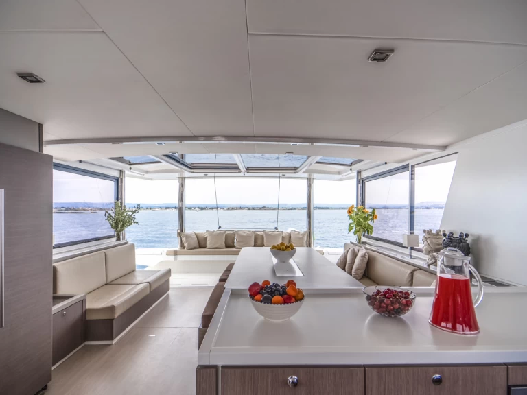 Catamaran à louer à Marina d'Arechi au meilleur prix