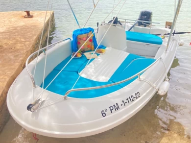Bareboat Rental Motorboat Cap with a boat licence