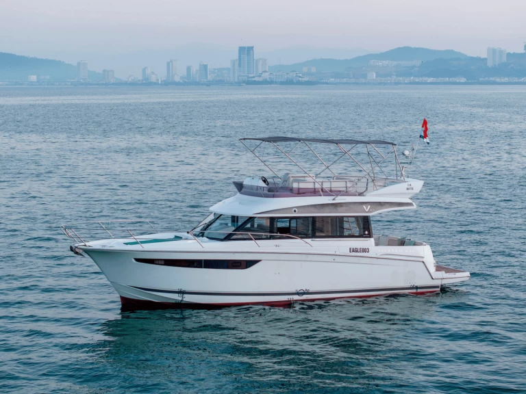 Bateau à moteur à louer à Hạ Long au meilleur prix