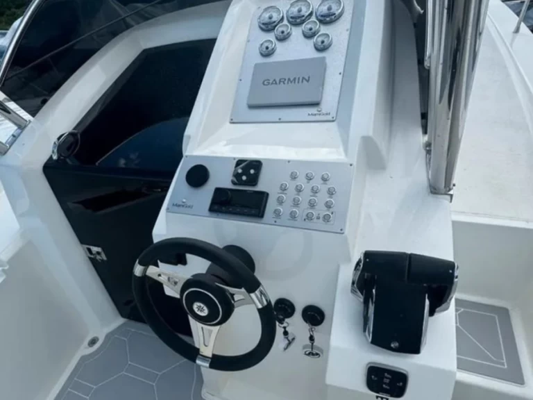 Louer Bateau à moteur avec ou sans skipper MIAMI GOLD  à Naples