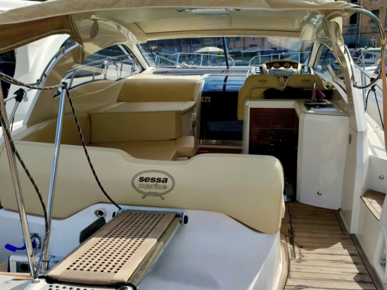 Louez un Sessa Marine C38 à Naples