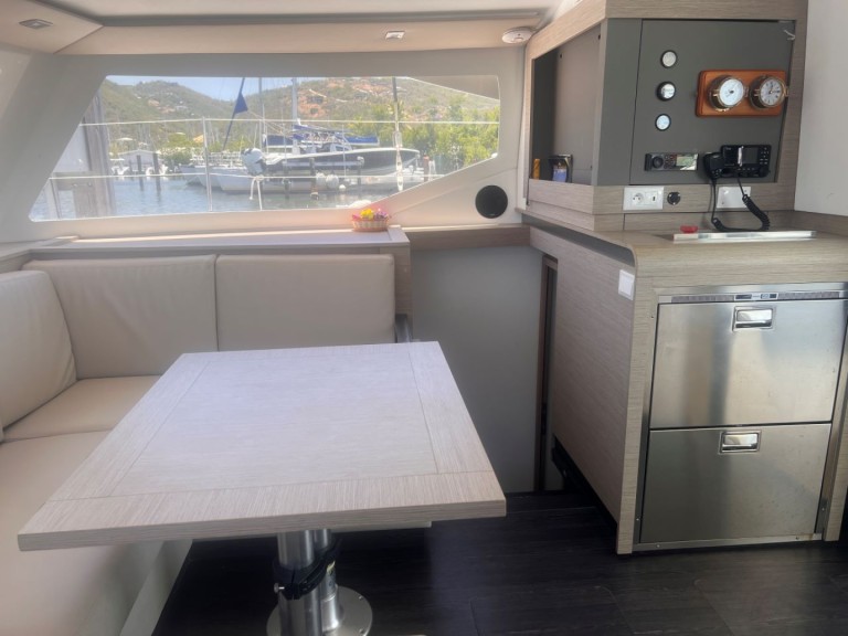 Location Catamaran Fountaine Pajot avec permis