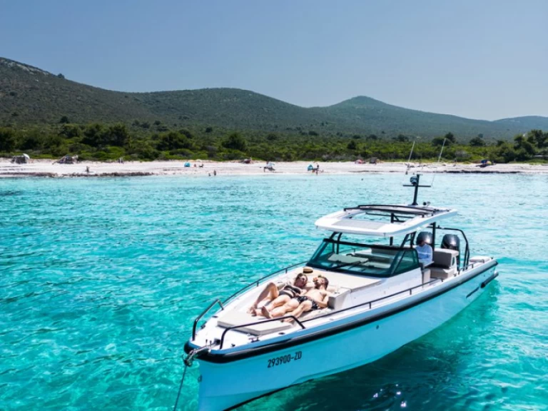 Louez un Axopar Axopar 37 Sun-Top à Zaton