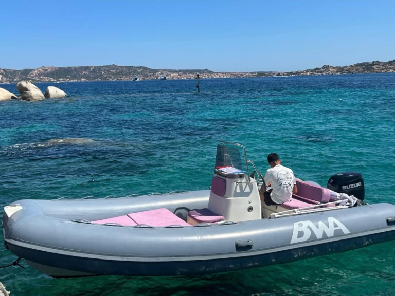 Louer Semi-rigide avec ou sans skipper Bwa à Porto Pollo