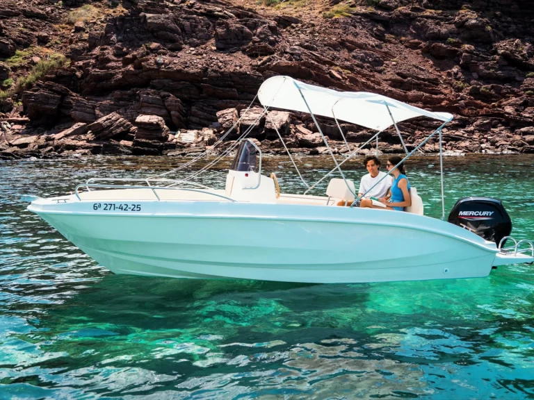 Location Bateau à moteur Marine avec permis