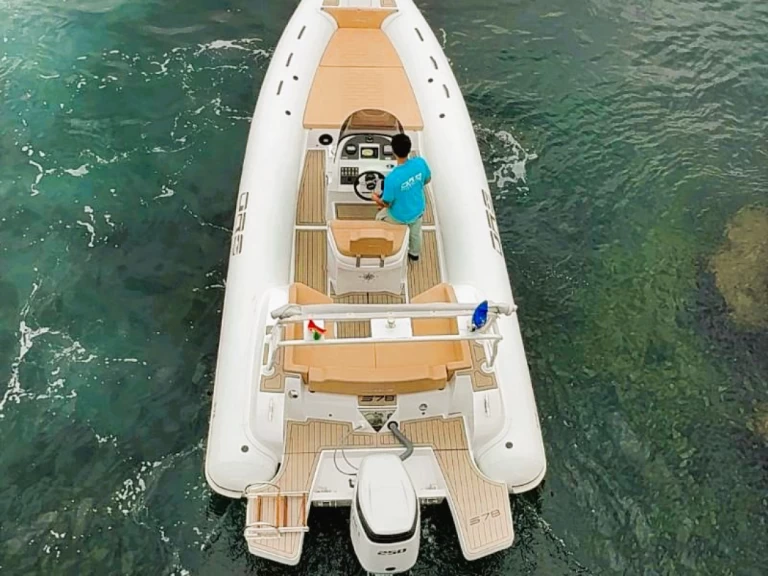 Location Semi-rigide Oromarine avec permis