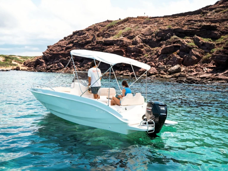 Bateau à moteur à louer à Fornells au meilleur prix