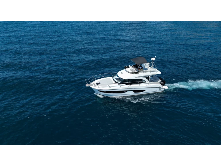 Bateau à moteur à louer à Split au meilleur prix