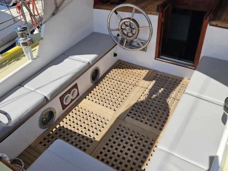 Location bateau Hvar pas cher Besa