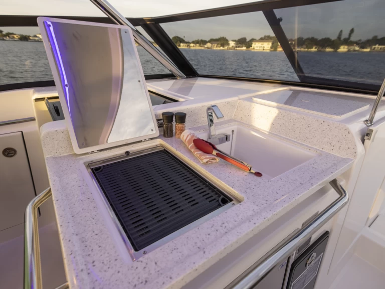 Location Bateau à moteur Aquila avec permis