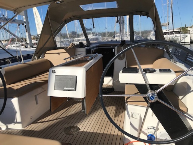 Location bateau Dufour Dufour 390 Grand Large à Rhodes (Ville) sur Samboat