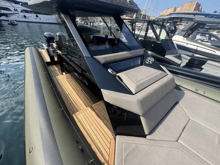 Louer Semi-rigide avec ou sans skipper Sea Water à Bonifacio Port