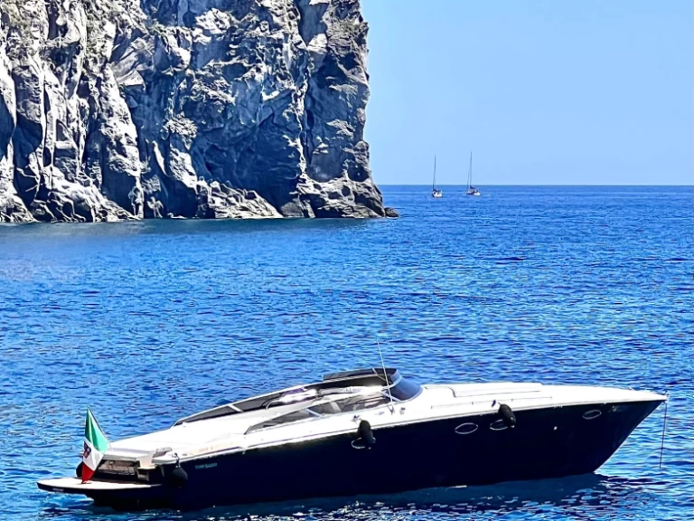 Louer Bateau à moteur avec ou sans skipper Tornado à Forio