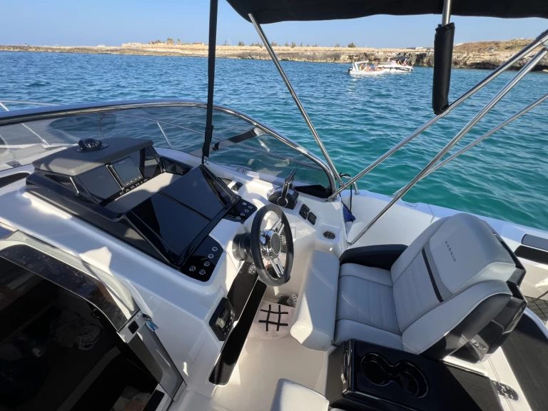 Bateau à moteur à louer à Monopoli au meilleur prix