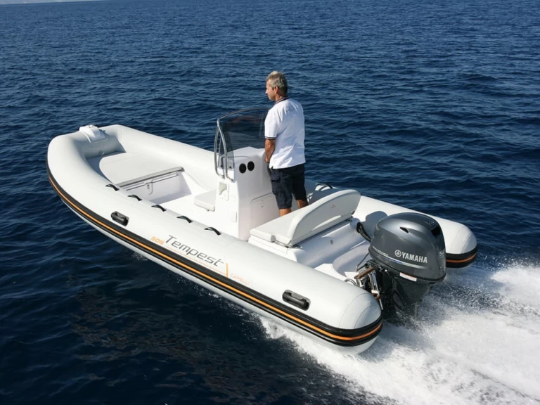 Location Semi-rigide Capelli avec permis